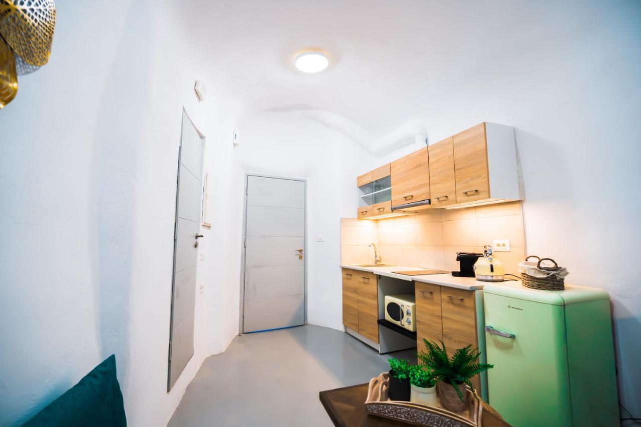 Jessica Apartment With Jacuzzi Fira  Exterior photo